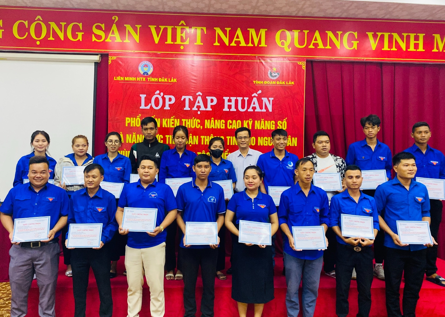 LỚP TẬP HUẤN PHỔ BIẾN KIẾN THỨC, NÂNG CAO KỸ NĂNG SỐ VÀ NĂNG LỰC TIẾP CẬN THÔNG TIN CHO NGƯỜI DÂN VÙNG ĐỒNG BÀO DÂN TỘC THIỂU SỐ VÀ MIỀN NÚI NĂM 2023